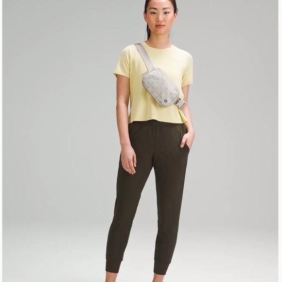 NEW LULULEMON EVERYWHERE BELT BAG
COLOR Wordmark Grid Mini Raw Linen - Picture 2 of 9